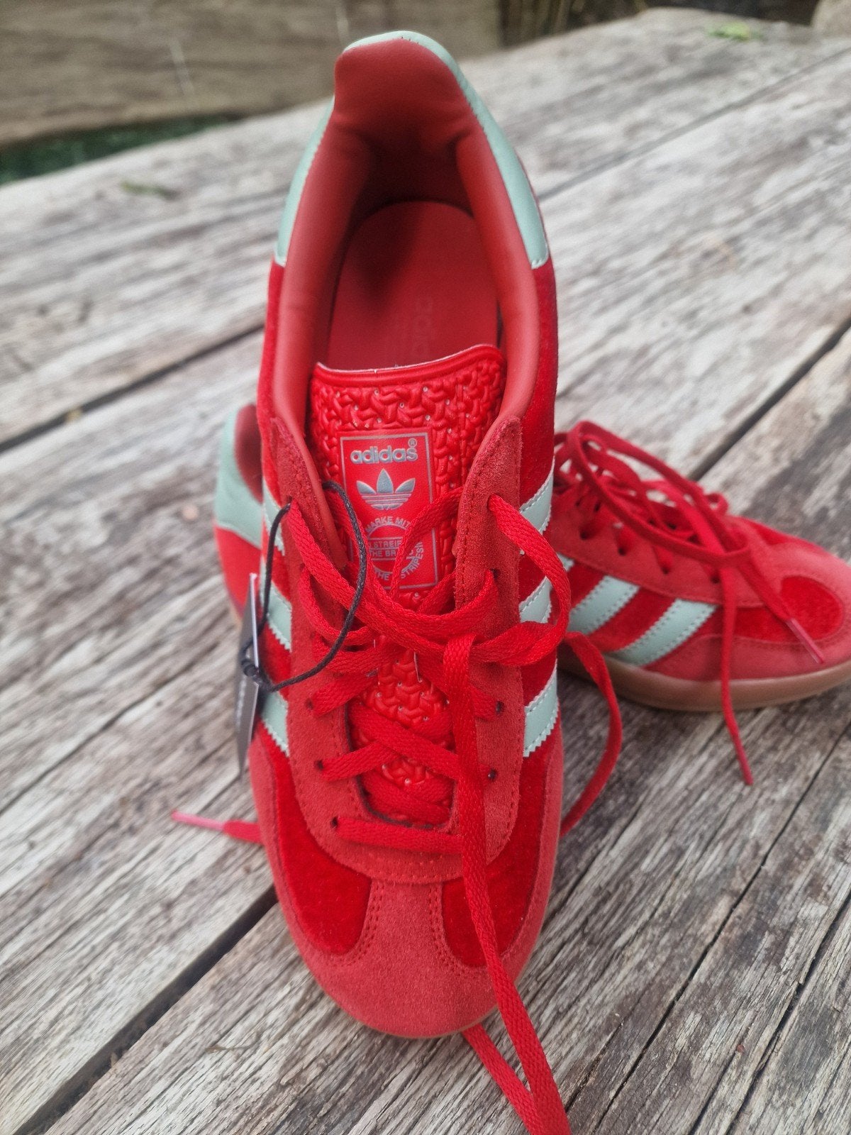 Adidas Gazelle Sneakers, 40- Rood met lichtblauwe strepen, Kleding | Dames, Schoenen, Adidas, Nieuw, Ophalen of Verzenden, Sneakers of Gympen