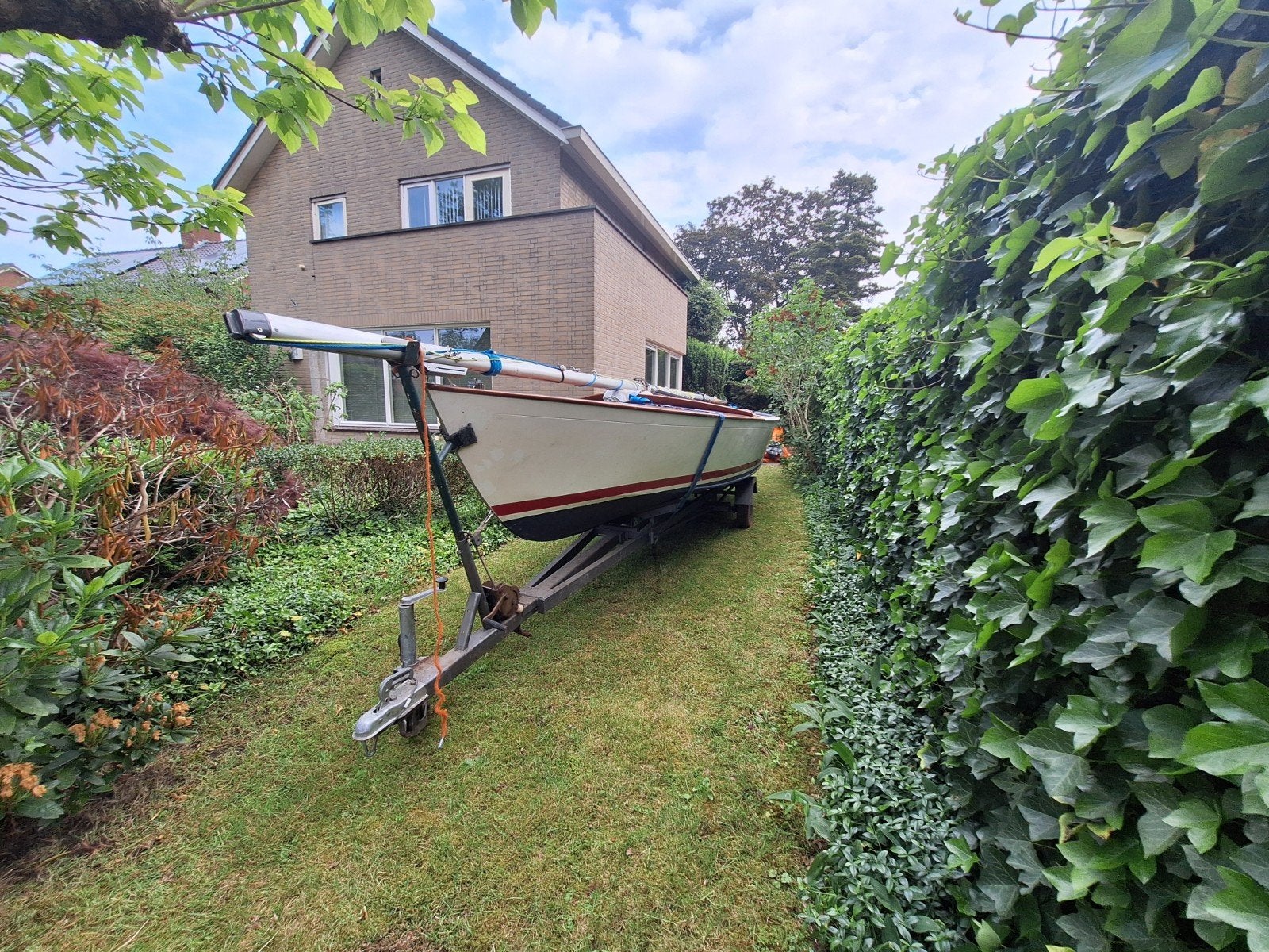 Spanker (wedstrijd)zeilboot met kniktrailer (vaarklaar), Ophalen, Gebruikt, Minder dan 15 m²