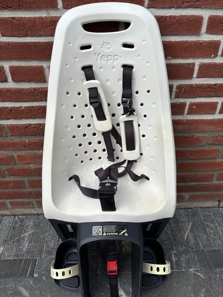 Yepp Achterzitje Wit - Comfortabel en Veilig, Fietsen en Brommers, Achterzitje, Voetsteuntjes, Zo goed als nieuw, Ophalen