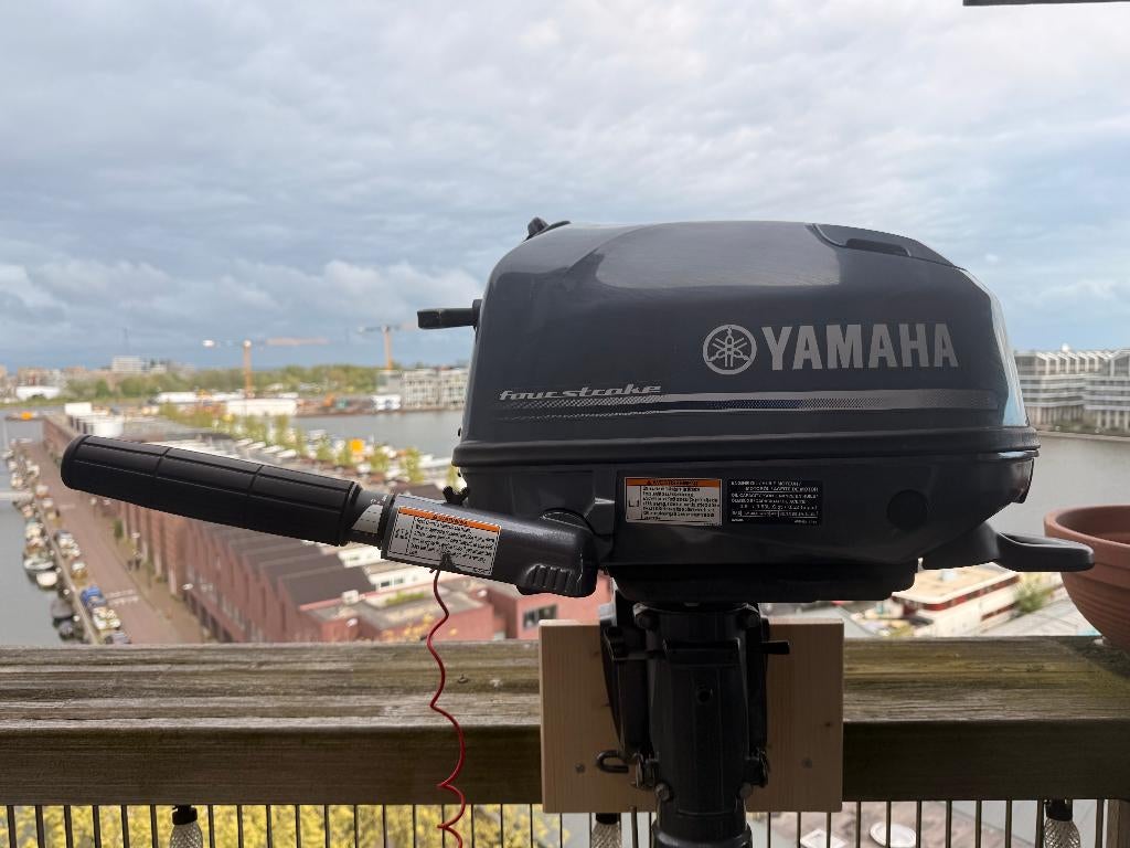 Yamaha 5PK 4-takt langstaart buitenboordmotor + 12L tank, Watersport en Boten, Buiten- en Binnenboordmotoren, Ophalen, 5 tot 10 pk