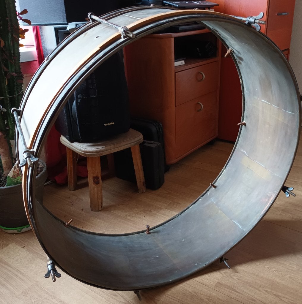 Bass drum van messing/koper, Ophalen