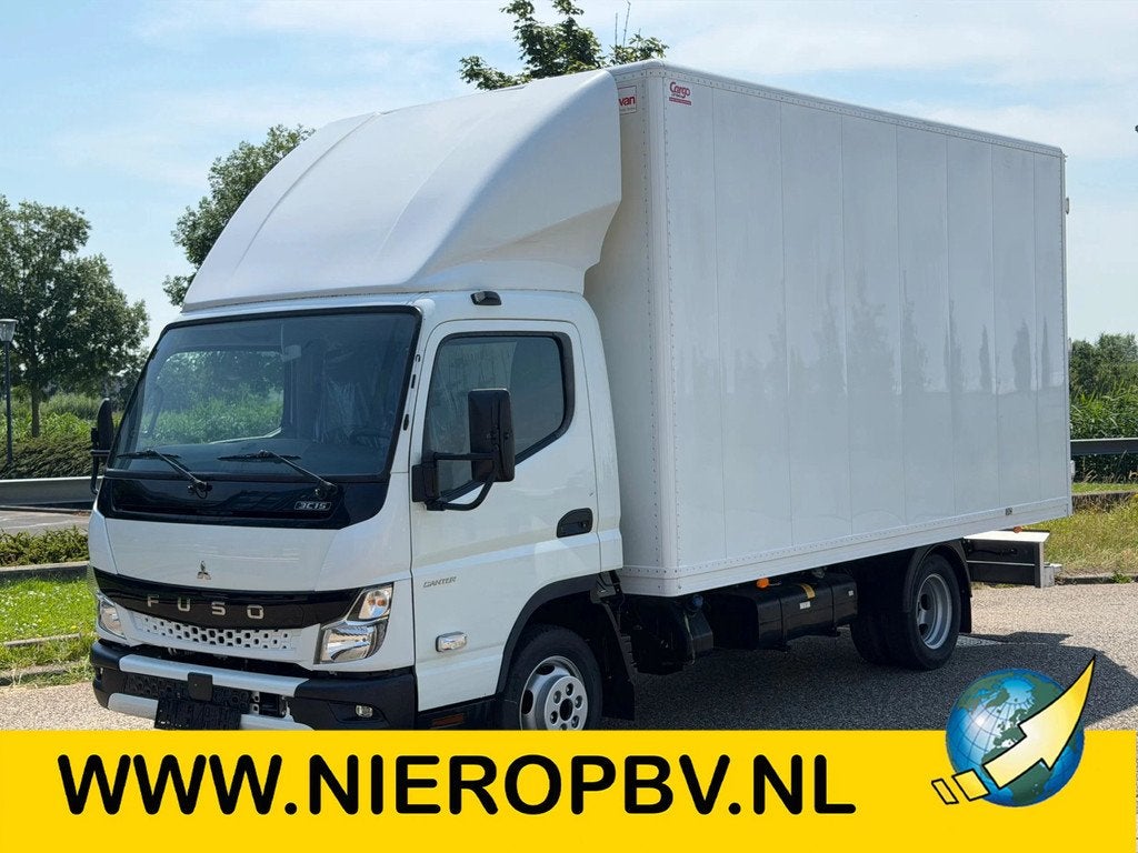 FUSO Canter 3C15 Bakwagen Airco Trekhaak 3-Zits NIEUW BPM VR, Auto's, Gebruikt, Euro 6, FUSO, Wit
