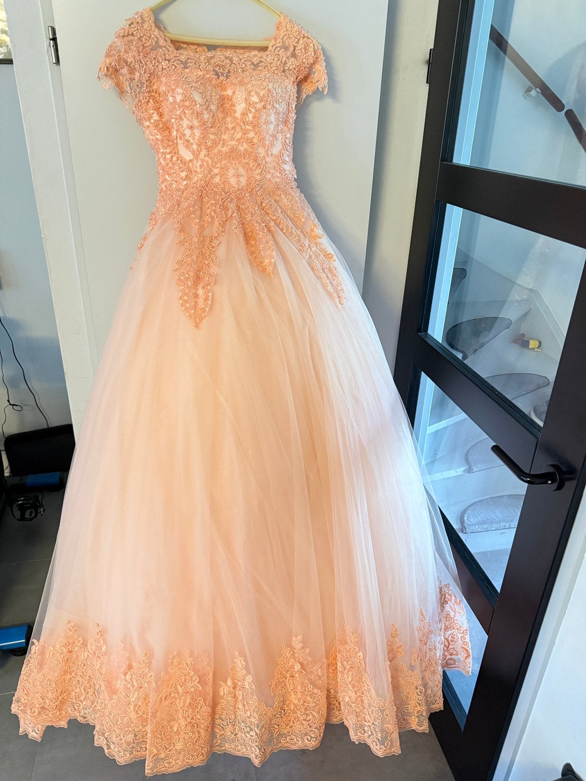 Trouwjurk zalm oranje maat M hoepel glitter tamil hindi, Ophalen of Verzenden, Zo goed als nieuw, Oranje, Trouwjurk
