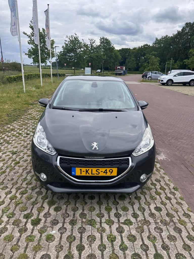 Peugeot 208 1.2 VTI 60KW/82PK 5-D 2013 Grijs, Auto's, Voorwielaandrijving, 31 €/maand, 1199 cc, Origineel Nederlands