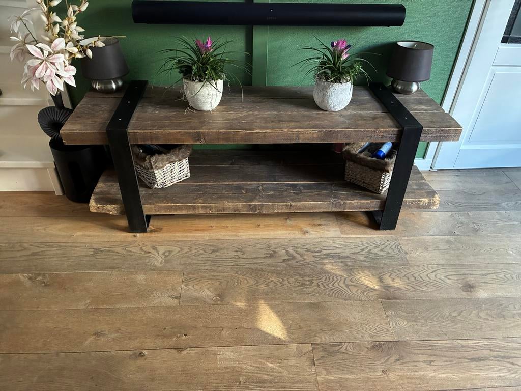 Tv-kast met balken en zwart metalen frame, Gebruikt, 100 tot 150 cm, Ophalen of Verzenden, Minder dan 100 cm