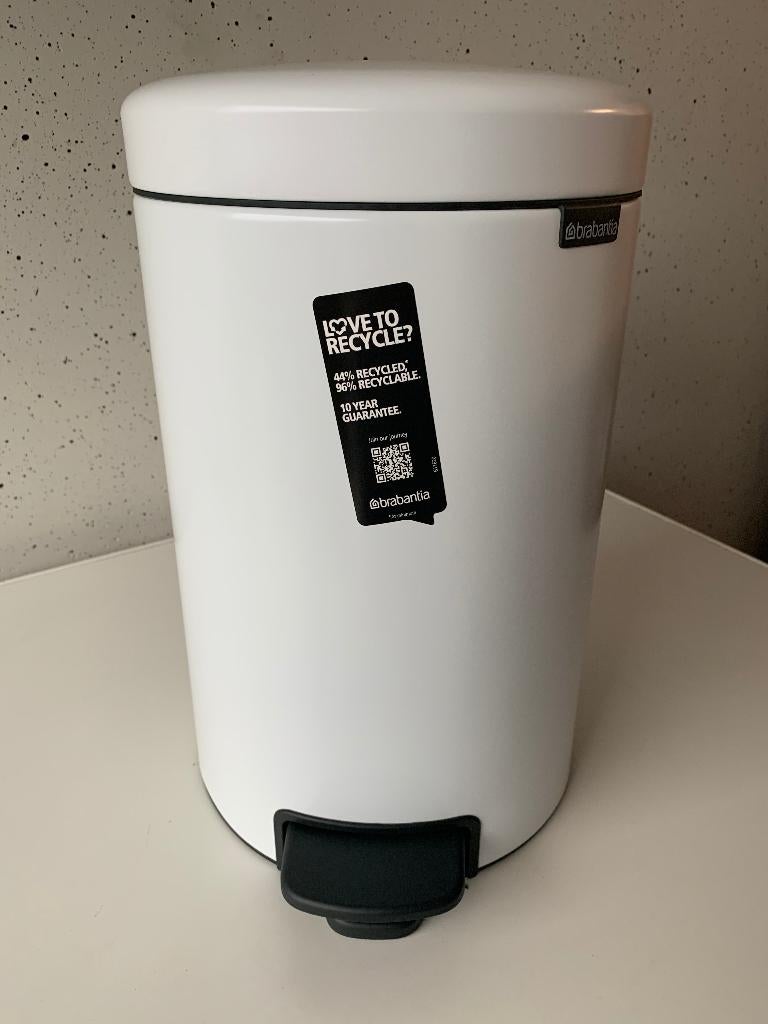 Brabantia NewIcon Prullenbak - 12 l - White, Met pedaal, Brabantia Branding BV, Leenderweg 182, 5555CJ Valkenswaard, Nederland