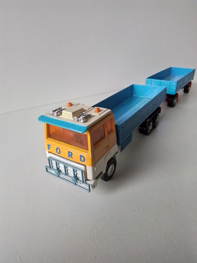 FORD TRUCK., Hobby en Vrije tijd, Modelauto's | 1:50, Ophalen of Verzenden, Zo goed als nieuw, Bus of Vrachtwagen