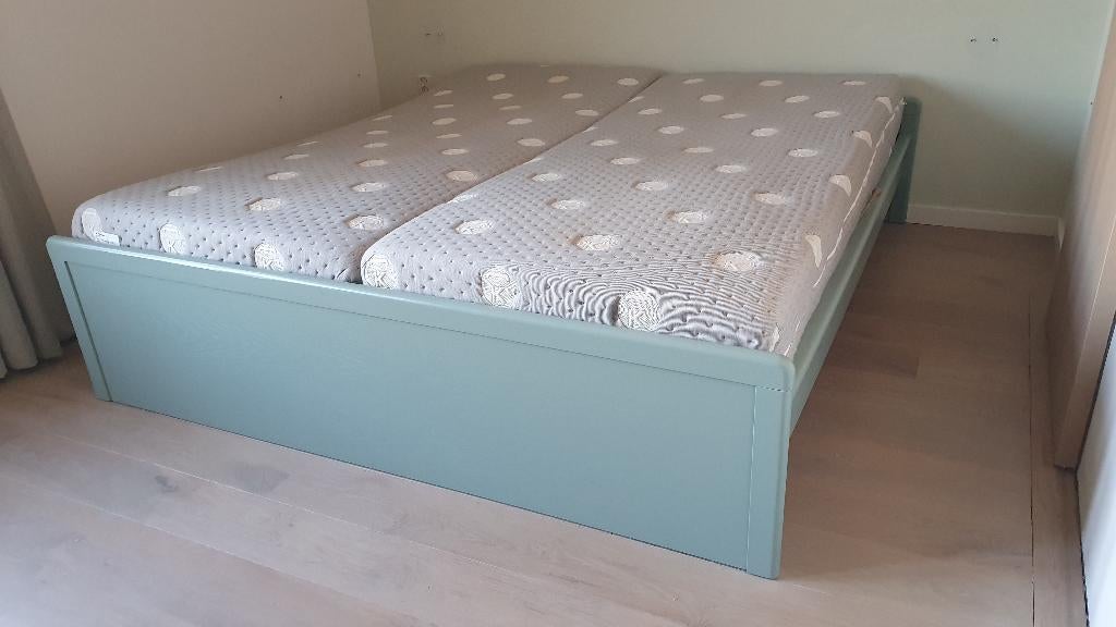 Bed 180x210 kompleet met matras en lattenbodem, Ophalen, 210 cm, Tweepersoons, Tijdloos