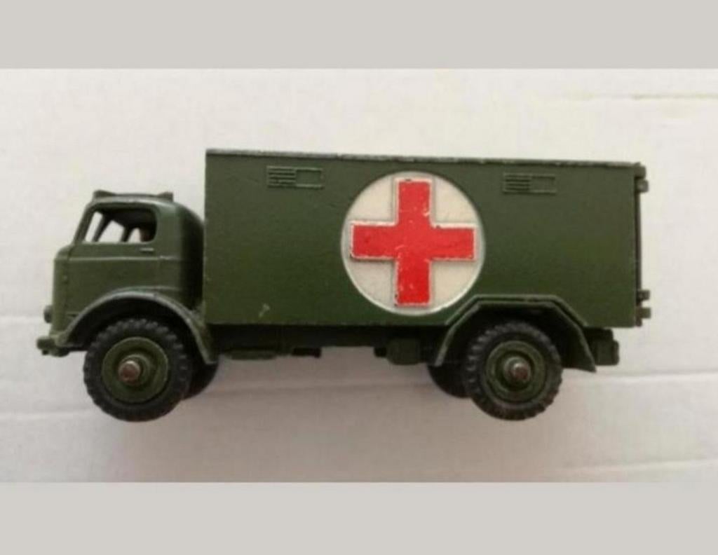 Military ambulance 626&chauffeur Dinky Toys made in England, Ophalen, Gebruikt, Overige typen