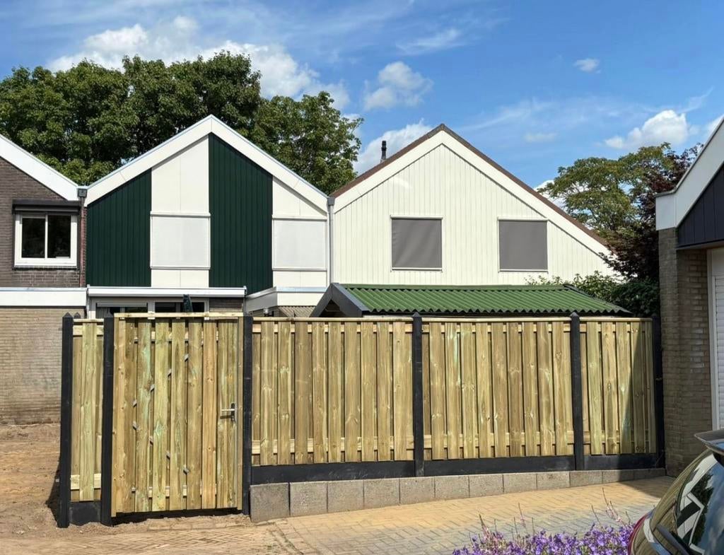 Grenen hout - beton schutting. Vanaf €105,-per meter, Ophalen, 1 tot 2 meter, Minder dan 3 meter, Zo goed als nieuw