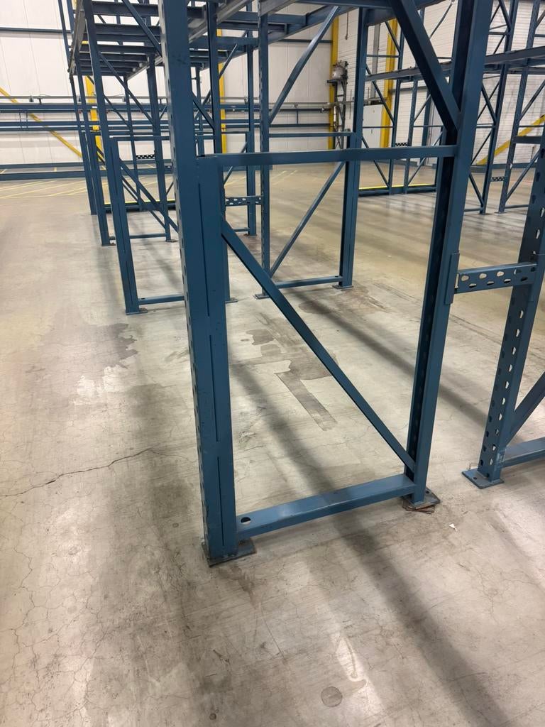 Mooie  partij Hovuma stellingen 3000kg super voor buiten !, Ophalen