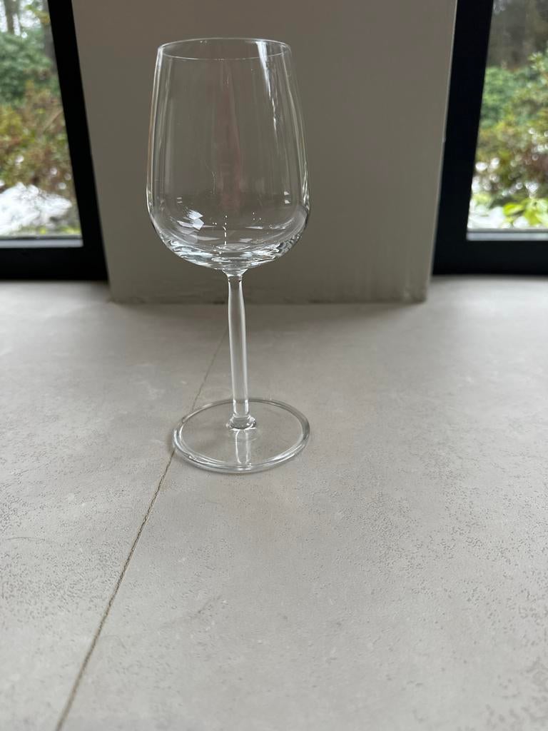 GEZOCHT. Senta witte en/of rode wijnglazen van Iitala, Ophalen of Verzenden, Glas, Overige stijlen, Glas of Glazen