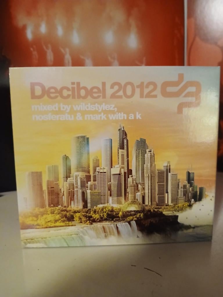 Decibel 2012, Ophalen of Verzenden, Zo goed als nieuw