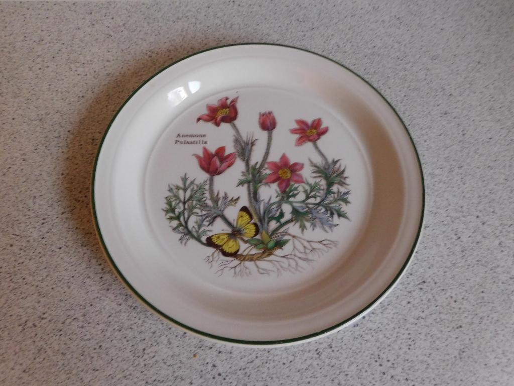 Bord 21 cm. Anemone Florabunda Wedgwood, Huis en Inrichting, Keuken | Servies, Ophalen of Verzenden, Zo goed als nieuw, Bord(en)