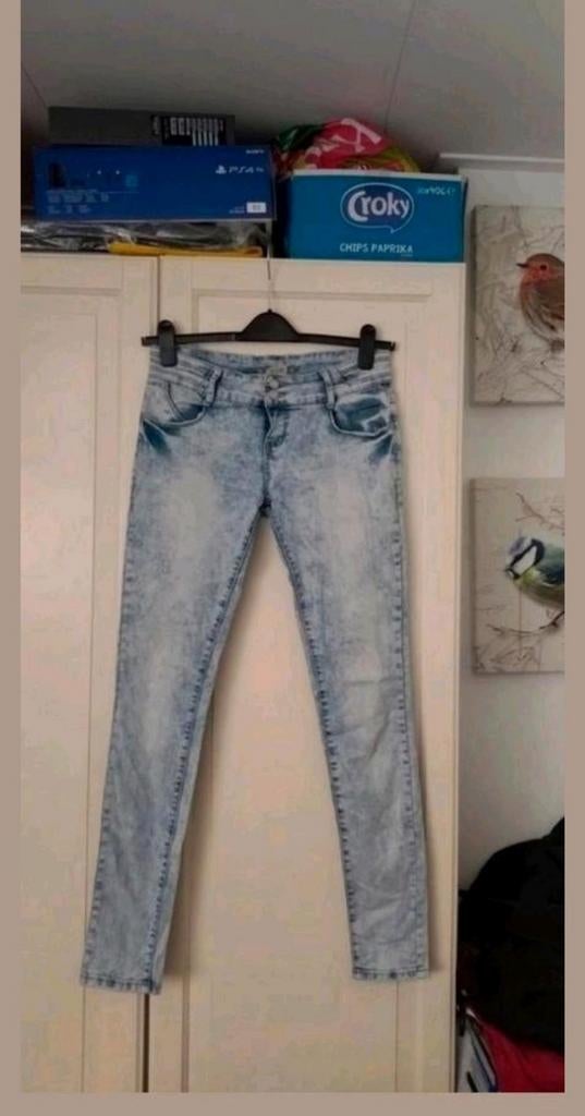 Leuke jeans spijkerbroek  van LEXXURY
maat 40, Kleding | Dames, Ophalen of Verzenden, Gedragen, Blauw, W30 - W32 (confectie 38/40)