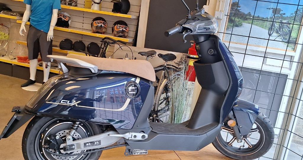 Nieuw!! SUPER SOCO CUX Elektrische scooter 25KM. blauw, Fietsen en Brommers, Snorfietsen en Snorscooters, Super Soco, Info@schietecat.nl