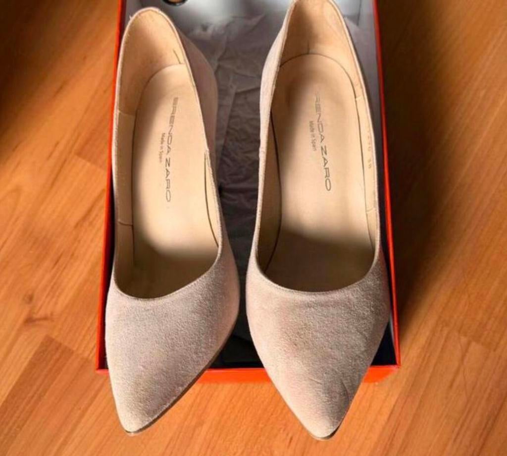 Brenda Zaro hoge pumps in zacht roze suède maat 38 leder, Kleding | Dames, Schoenen, Verzenden, Zo goed als nieuw, Roze, Pumps