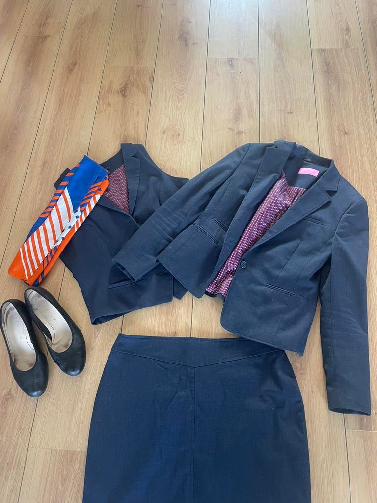 Deltion college uniform luchtvaartdienstverlening, Kleding | Dames, Jasjes, Kostuums en Pakken, Gedragen, Kostuum of Pak, Maat 38/40 (M)