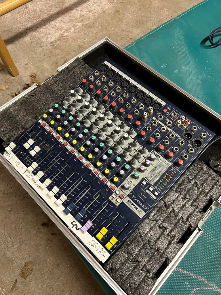 Soundcraft efx8 Mengtafel met Flightcase, Muziek en Instrumenten, Mengpanelen, Gebruikt, 10 tot 20 kanalen, Microfooningang, Ophalen of Verzenden