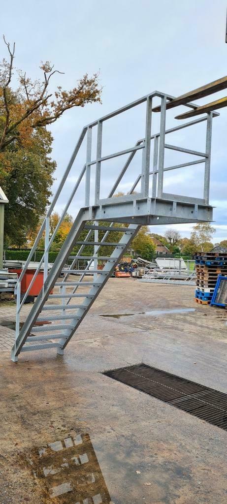 Ruime keuze stalen trappen nieuw en gebruikt  now3110, Doe-het-zelf en Verbouw, Ophalen of Verzenden, Zo goed als nieuw