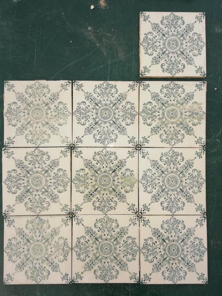 79 antieke wandtegels 12x12cm wit met groen motief, Ophalen