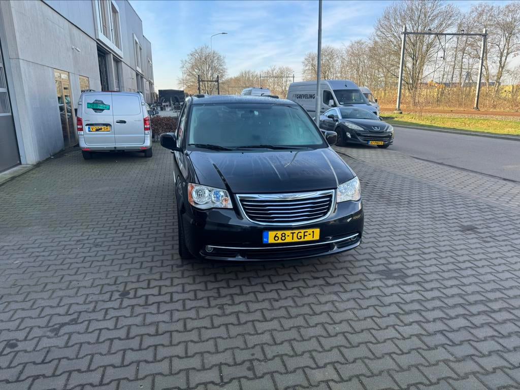 Chrysler 2011 Zwart, Auto's, Chrysler, 7 stoelen, Zwart, 2050 kg, Geïmporteerd