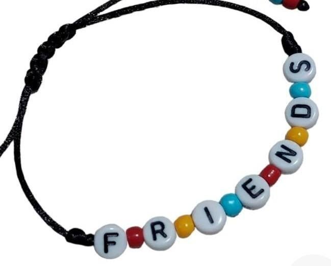 Friends armband verstelbaar (
Nieuw ), Ophalen of Verzenden, Nieuw, Kunststof of Plastic, Met bedels of kralen
