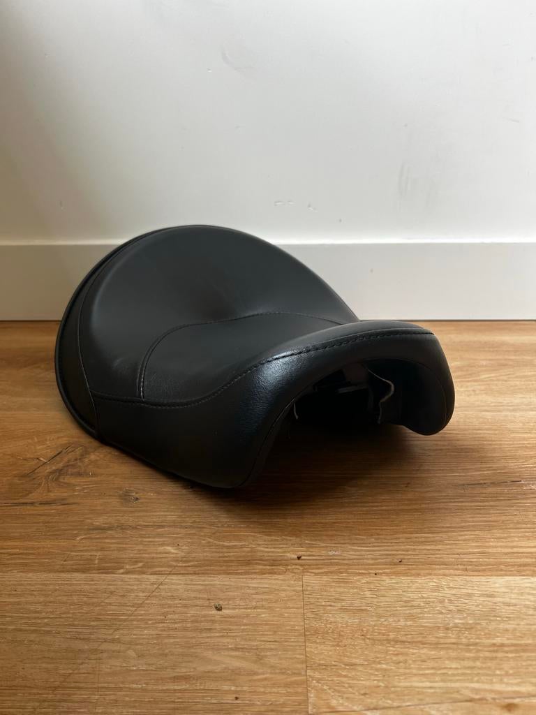 Origineel Harley Davidson street bob dyna zadel (2015), Motoren, Ophalen of Verzenden, Gebruikt
