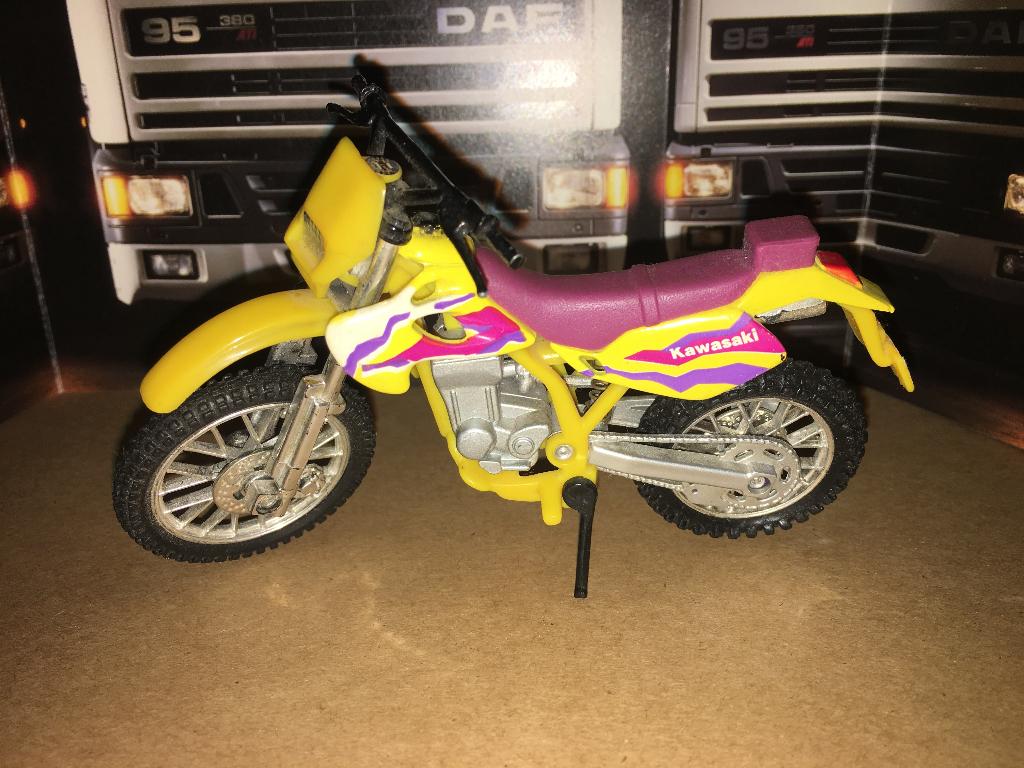 Motor Kawasaki KLX 250S 1:18 Maisto, Ophalen of Verzenden, Zo goed als nieuw, Motor, Maisto