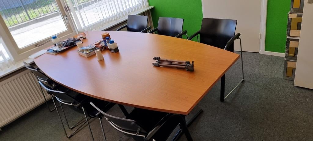 6 kantoor stoelen en tafel, Ophalen, Tafel