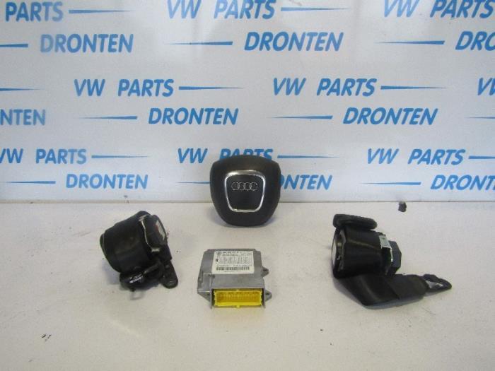 Dashboard van een Audi A6, Gebruikt, -, Verzenden, -
