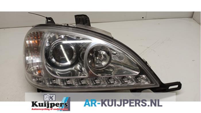 Koplamp rechts van een Mercedes ML-Klasse, Auto-onderdelen, Verlichting, Mercedes-Benz, Gebruikt