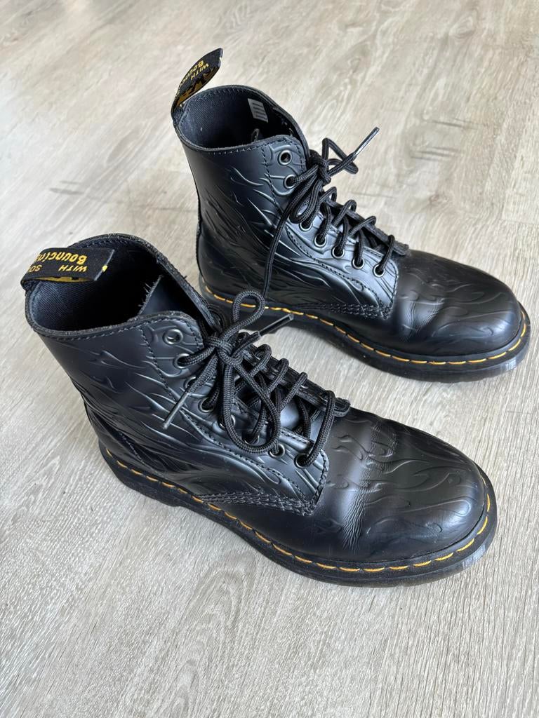 Dr. Martens 1460 Flames Limited Edition - Maat 40, Kleding | Dames, Schoenen, Zwart, Lage of Enkellaarzen, Ophalen of Verzenden