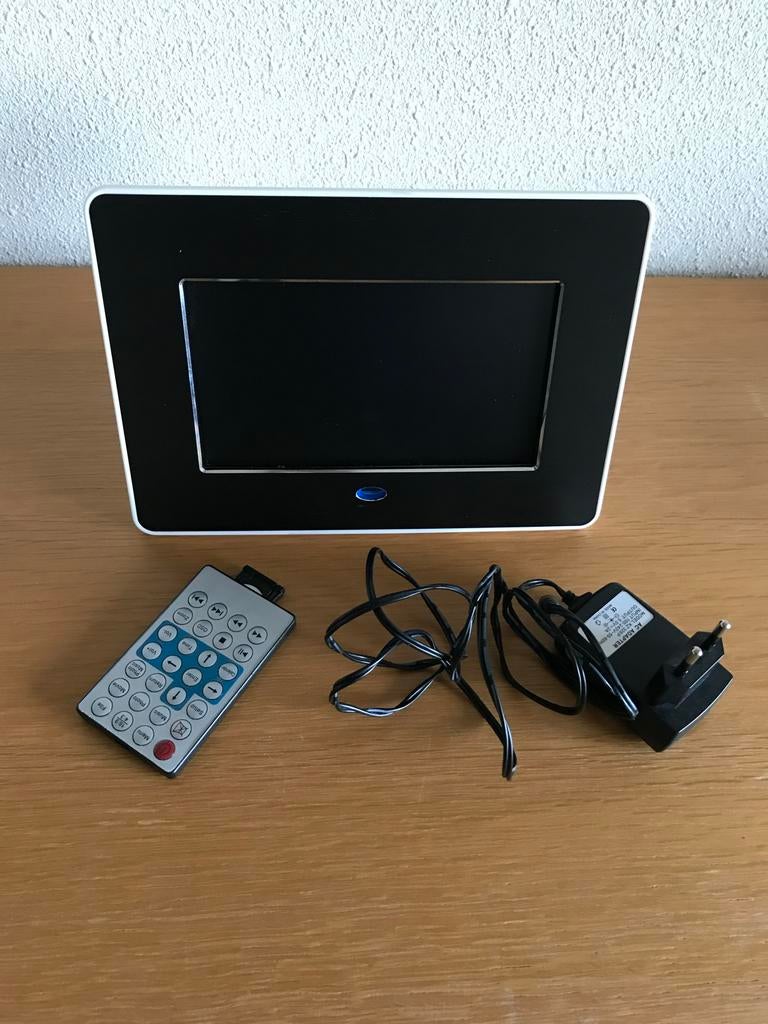 Digitale fotolijst met afstandsbediening en sd kaarten, Ophalen of Verzenden, Zo goed als nieuw, Minder dan 1 GB, Afstandsbediening