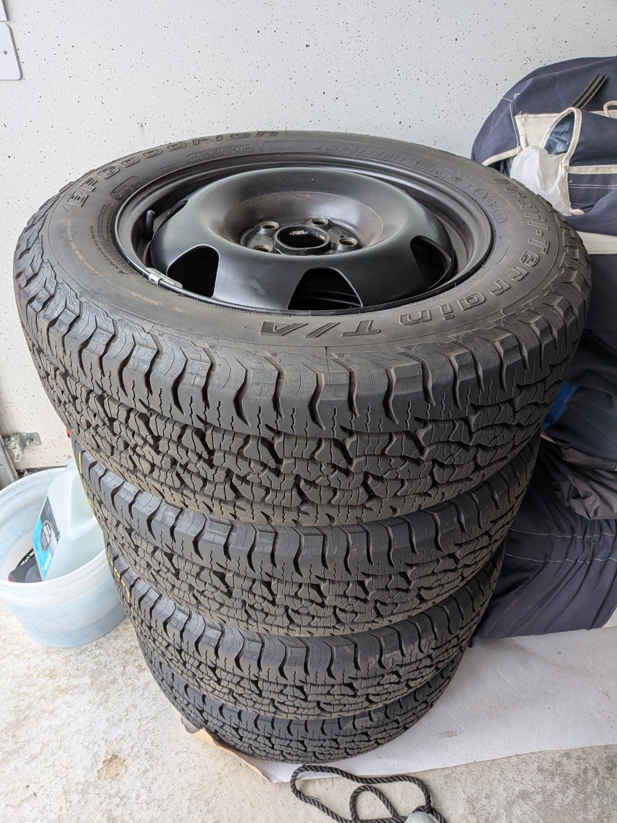 VW Transporter set BFGoodrich Trail Terrain T/A winter, Auto-onderdelen, Banden en Velgen, Ophalen, Banden en Velgen, 17 inch