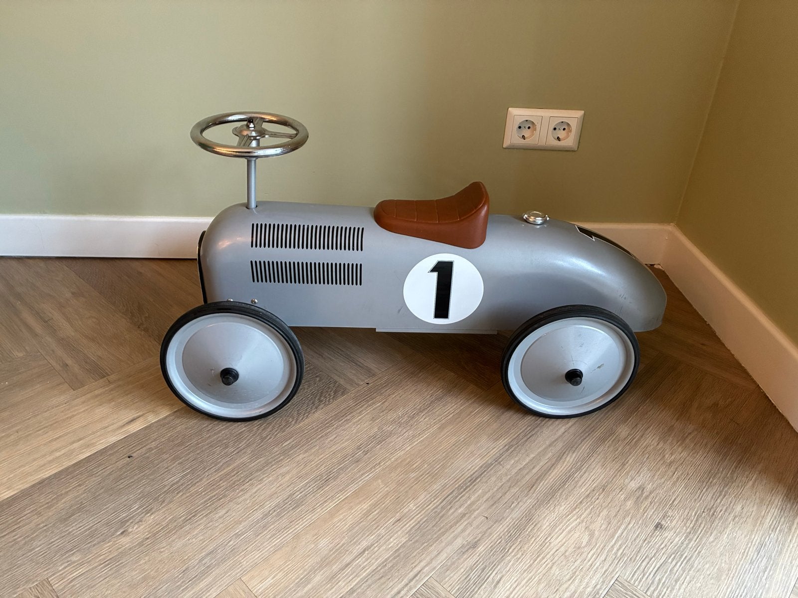 Vintage Stijl Loopauto - Grijs met Nummer 1, Ophalen, Zo goed als nieuw, Loopvoertuig