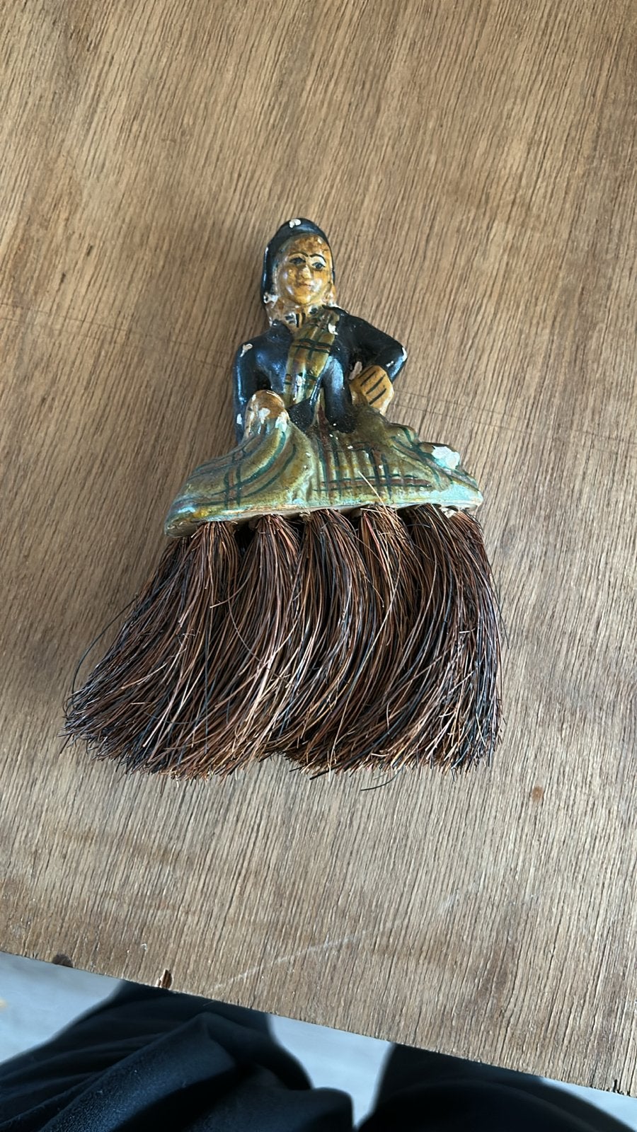 Vintage kruimelveger in de vorm van een Hollandse vrouw, Antiek en Kunst, Ophalen