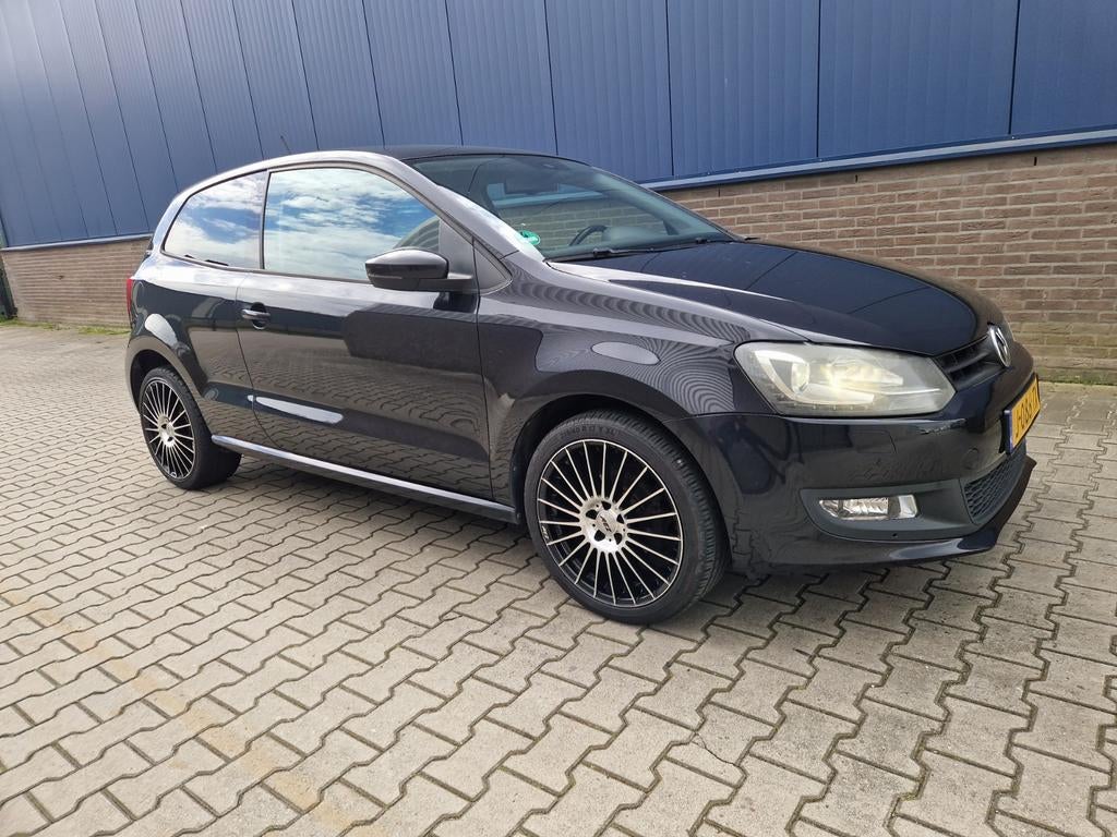 Volkswagen Polo 2011 Zwart Stoelverwarming Apk Nw., Voorwielaandrijving, 967 kg, 40 €/maand, Zwart