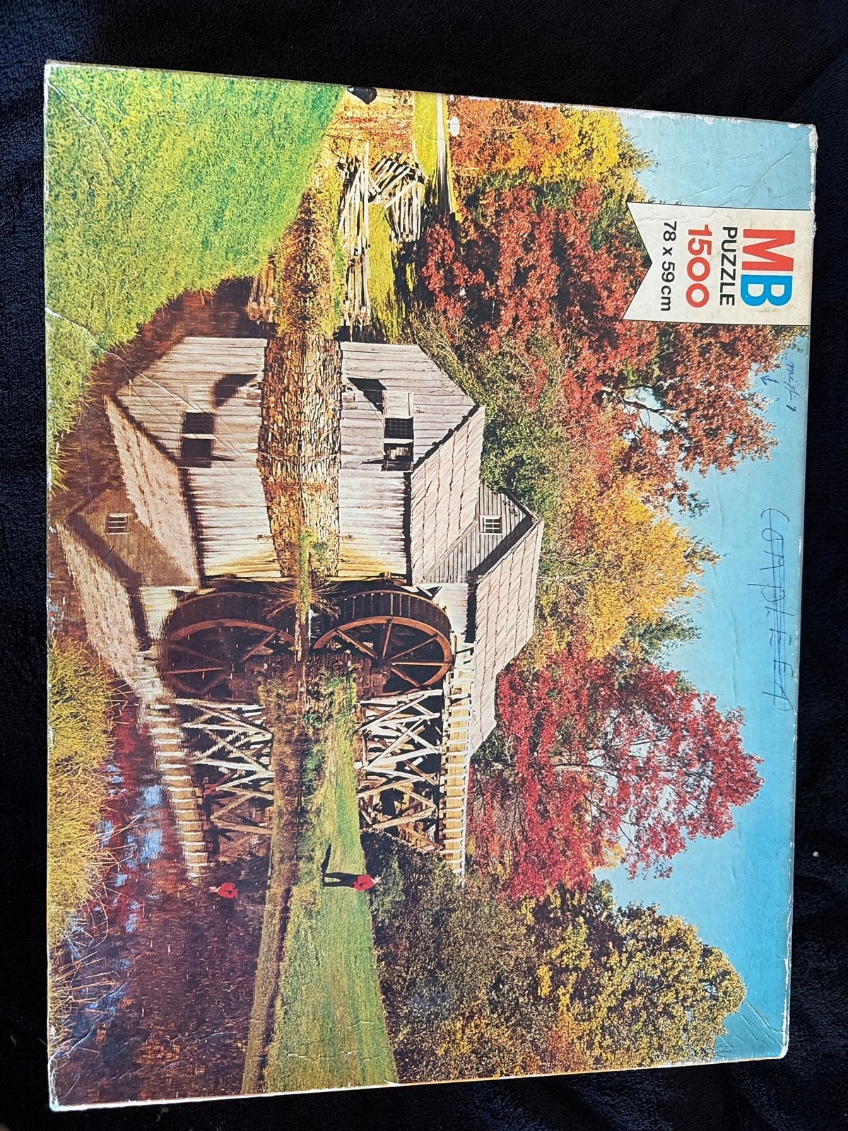 MB Legpuzzel 1500 stukjes - Watermolen Herfst, Ophalen of Verzenden, 500 t/m 1500 stukjes, Gebruikt, Legpuzzel