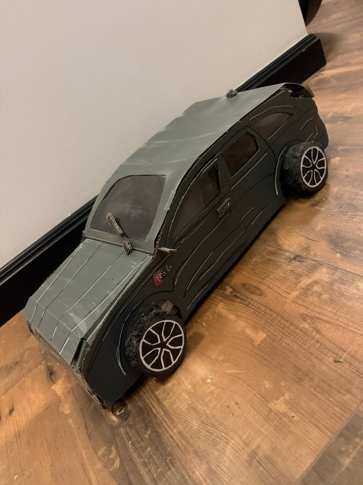 Sinterklaas surprise Kartonnen Audi RS6 auto met lampjes, Ophalen of Verzenden, Gebruikt