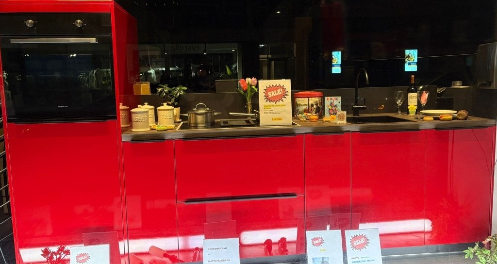 SHOWROOM  RODE KEUKEN, Ophalen, Nieuw, Enkelwandige keuken, Kunststof