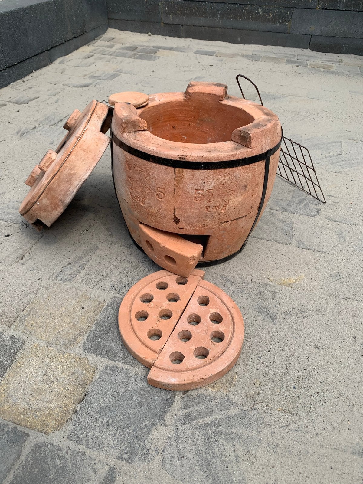 Kleine stenen BBQ of stoof 26x26 cm - Ideaal voor buiten, Ophalen, Gebruikt