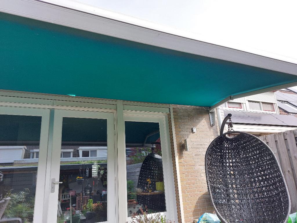 Elektrisch bedienbaar zonnescherm, Tuin en Terras, Zonneschermen, Ophalen, Gebruikt, 450 cm of meer, Elektrisch