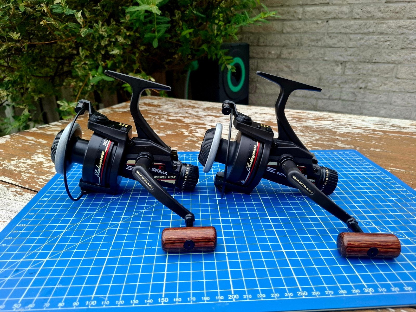 Te koop aangeboden 2x Shakespeare WHISKER TITAN 2401-060, Watersport en Boten, Ophalen of Verzenden, Zo goed als nieuw, Molen