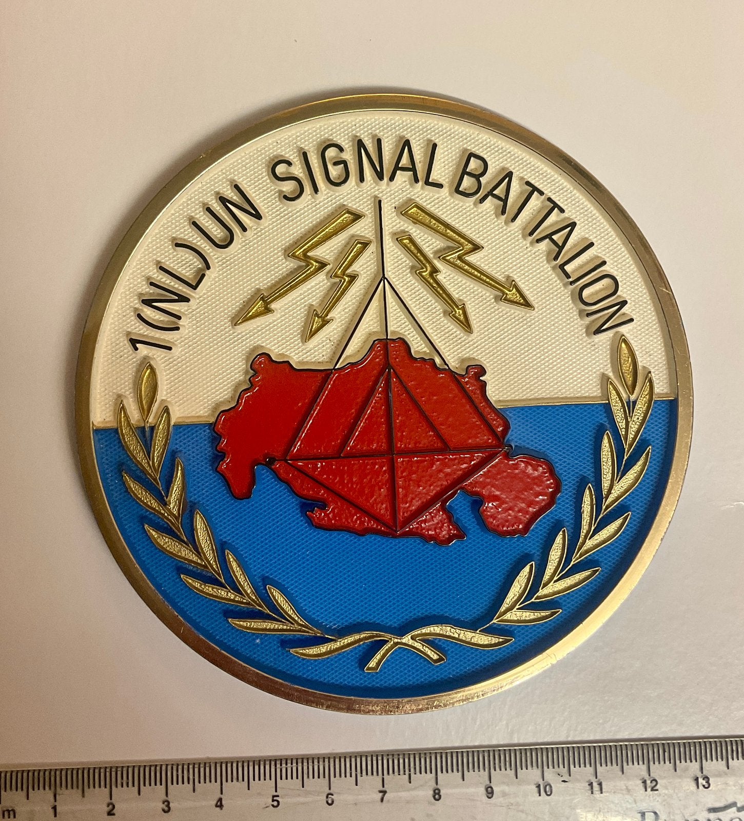 1(NL)UN Signal Battalion - Embleem, Verzamelen, Ophalen of Verzenden, Landmacht, Nederland, Embleem of Badge