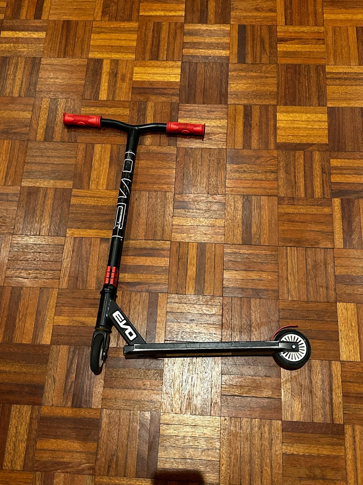 Stuntstep EVO 80 cm hoog - Zwart/Rood, Fietsen en Brommers, Steps, Ophalen, Gebruikt, Gewone step