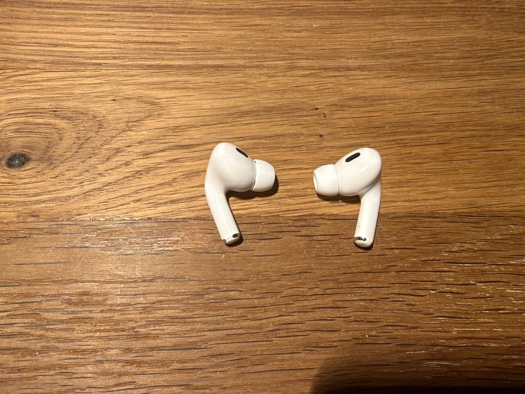 Apple AirPods Pro 2 with Lightning charging case, Telecommunicatie, Mobiele telefoons | Oordopjes, Ophalen, Bluetooth, In gehoorgang (in-ear)