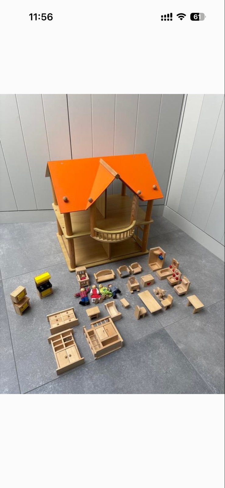 Houten Poppenhuis met Meubels en Poppetjes, Kinderen en Baby's, Speelgoed | Poppenhuizen, Ophalen, Zo goed als nieuw, Poppenhuis