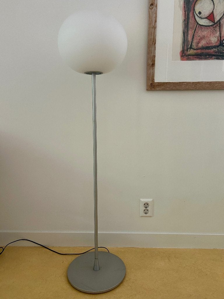 Vloer lamp Flos Glo-Ball 135 cm 350 euro, 100 tot 150 cm, Zo goed als nieuw, Glas, E27 (groot)