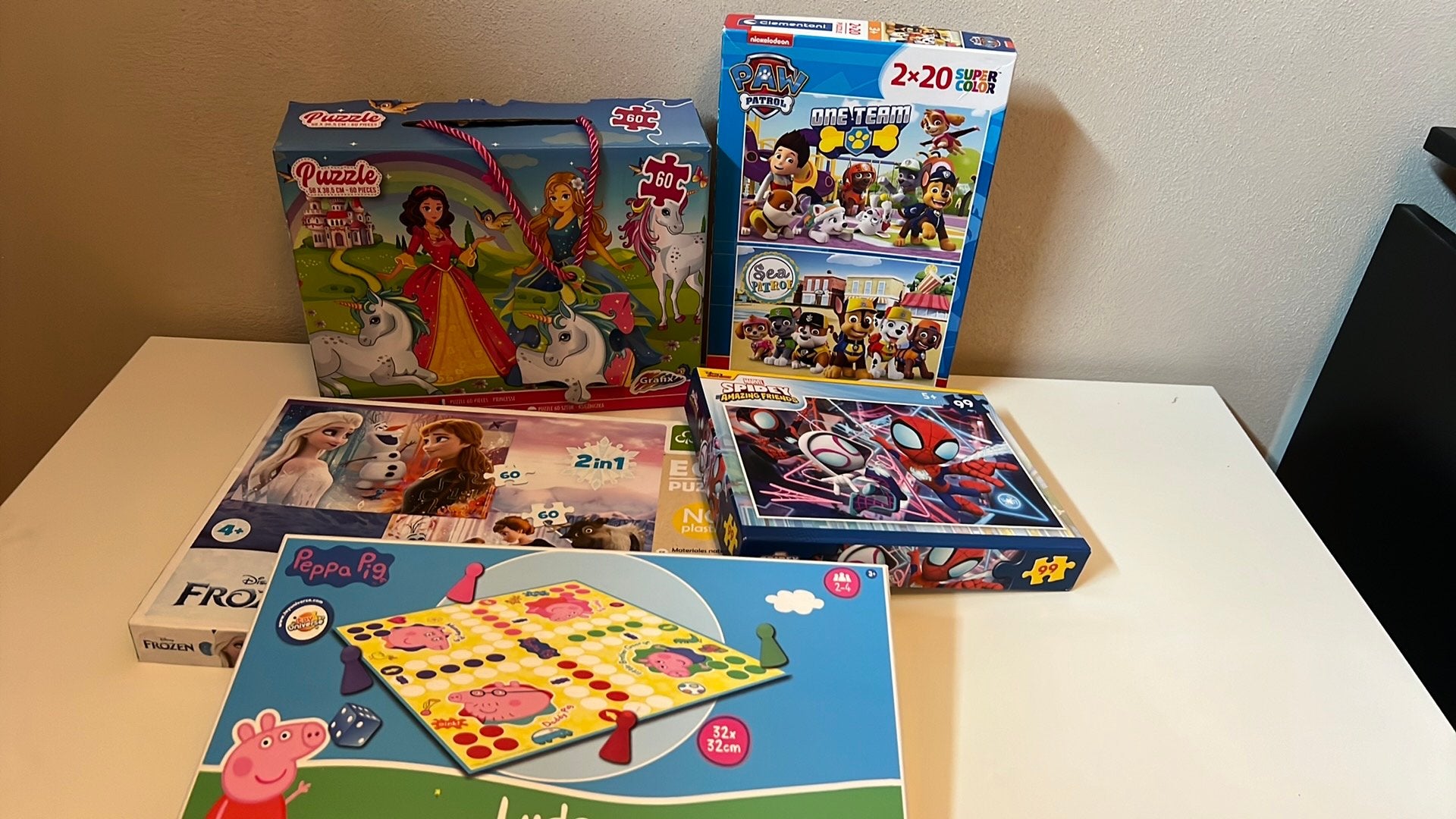 Set kinderpuzzels en bordspellen, Ophalen, Meer dan 50 stukjes, Gebruikt, 2 tot 4 jaar
